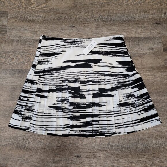 NWT BANANA REPUBLIC | Printed Pleated Skirt | Sz. 8 - Picture 2 of 6